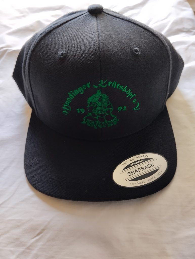 Snapback-Klickverschluss-TB6089-1950-Euro-771x1024 Häs